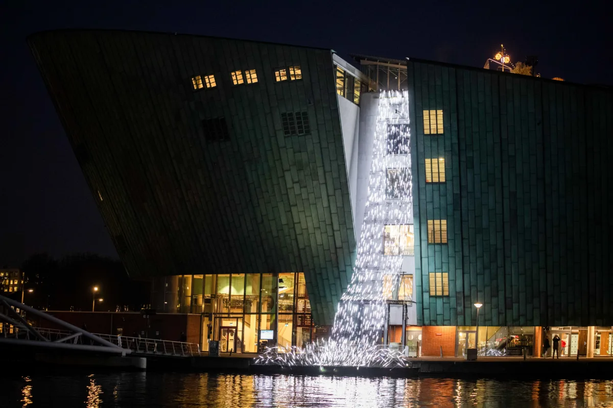 Amsterdam Light Festival Grachtenfahrt in einem Offenen Boot🌟 &bull; Smidtje Canal Cruises Amsterdam - Méér dan een Rondvaart
