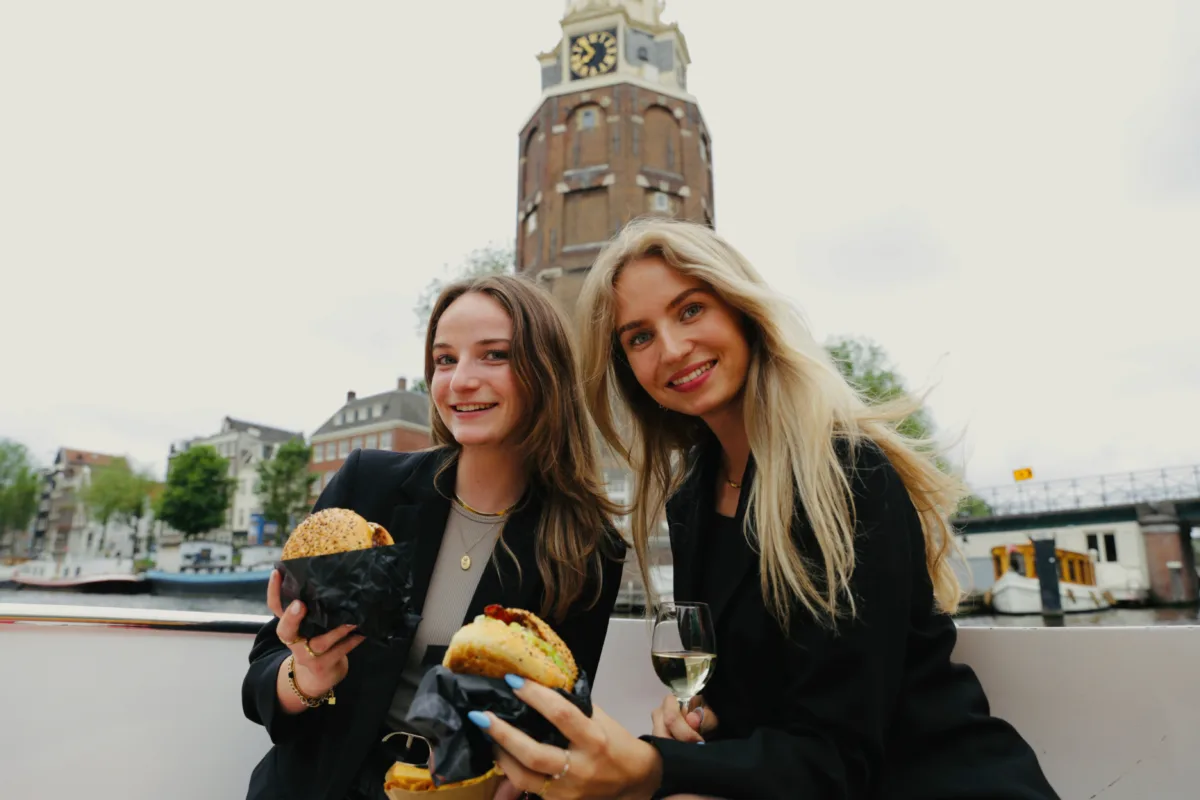 Amsterdam: Burger Cruise with Burgerbar & Canal Cruise &bull; Smidtje Canal Cruises Amsterdam - Méér dan een Rondvaart