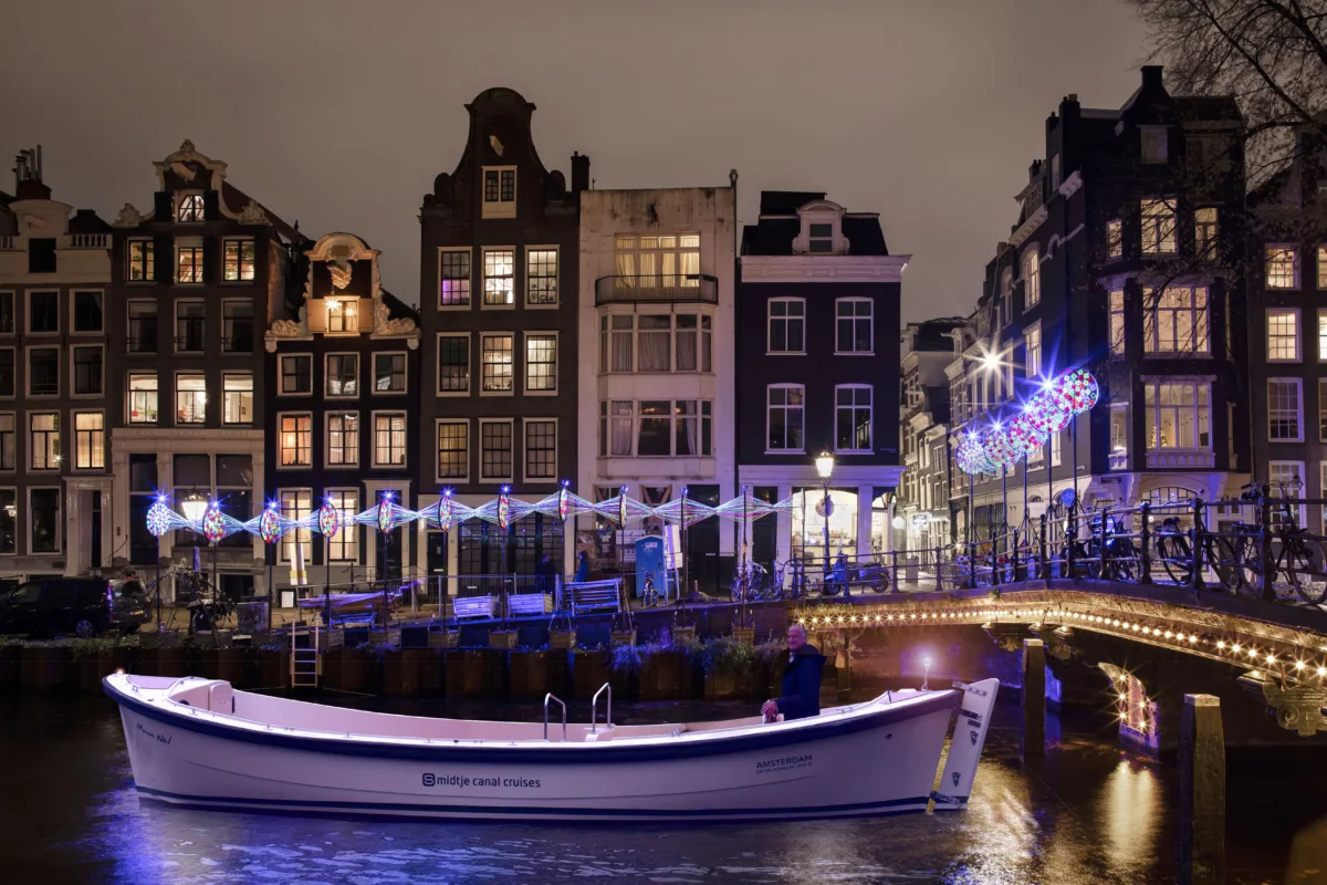 Open Boot: Amsterdam Light Festival Rondvaart 🌟 &bull; Smidtje Canal Cruises Amsterdam - Méér dan een Rondvaart