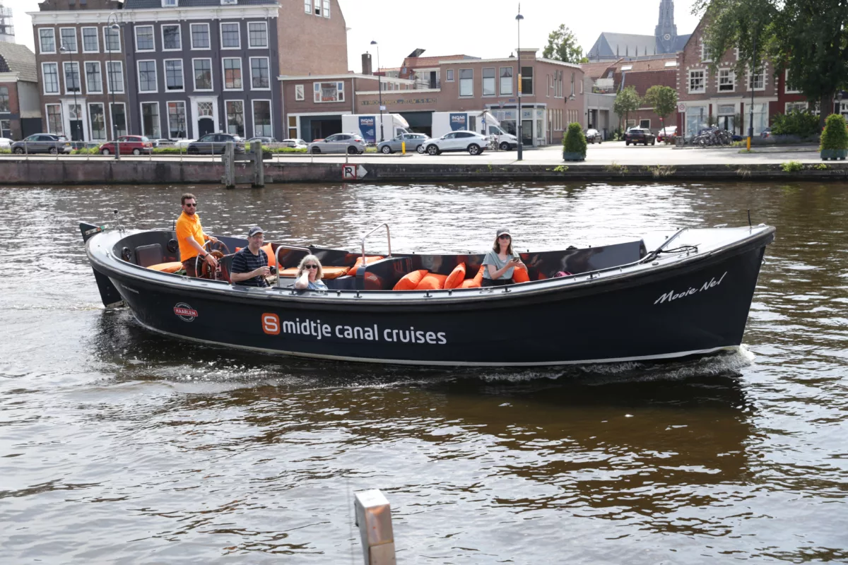 Boten &bull; Smidtje Canal Cruises Haarlem - Unieke vaartochten met lokale expertise