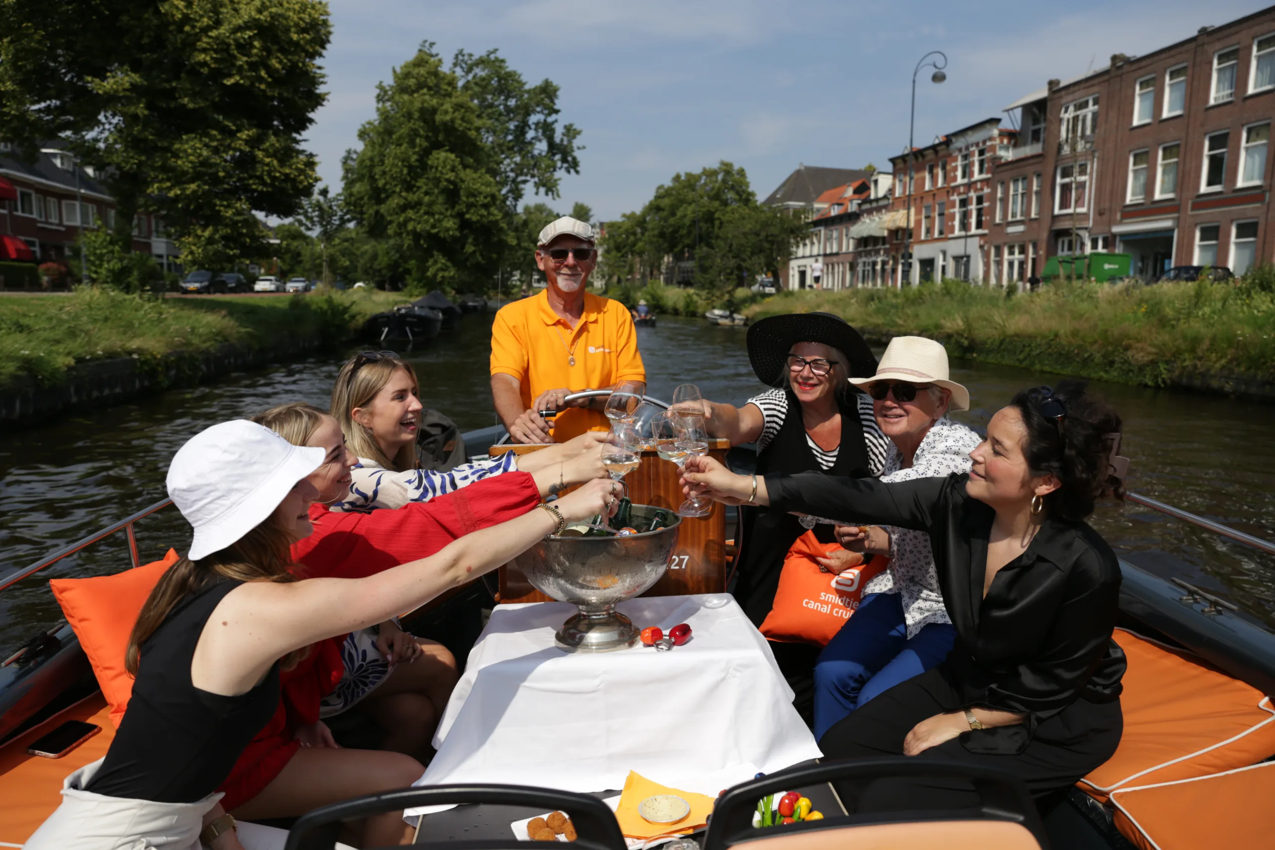 Smidtje Canal Cruises Haarlem - Open sloep rondvaart door Haarlem hero