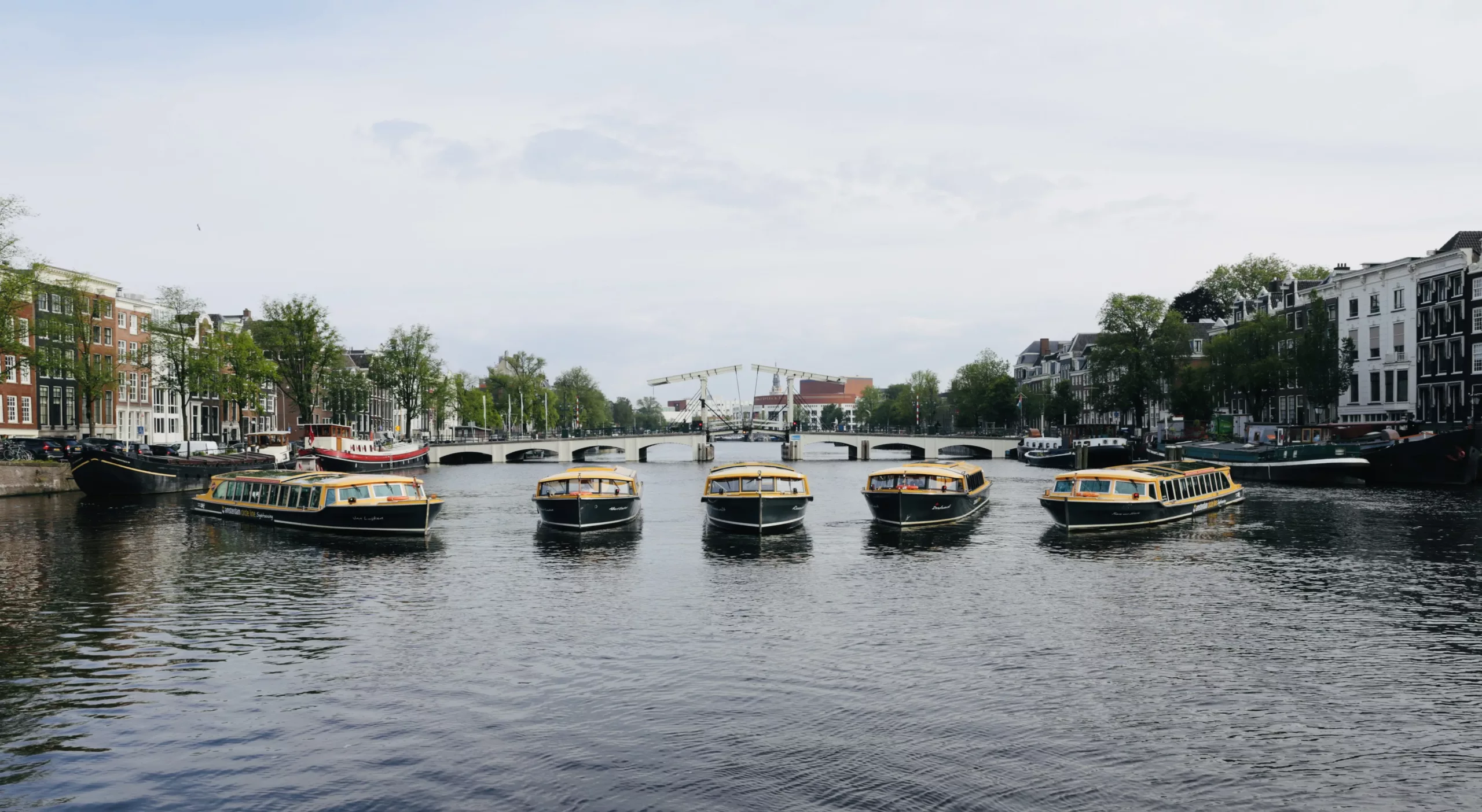 Smidtje Canal Cruises - Over ons hero