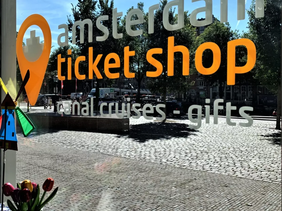 Amsterdam Ticket Shop • Smidtje Canal Cruises - Unieke vaartochten met lokale expertise