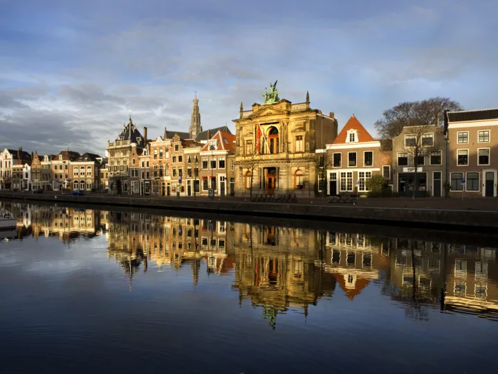Cruising Museums Haarlem • Smidtje Canal Cruises - Unieke vaartochten met lokale expertise